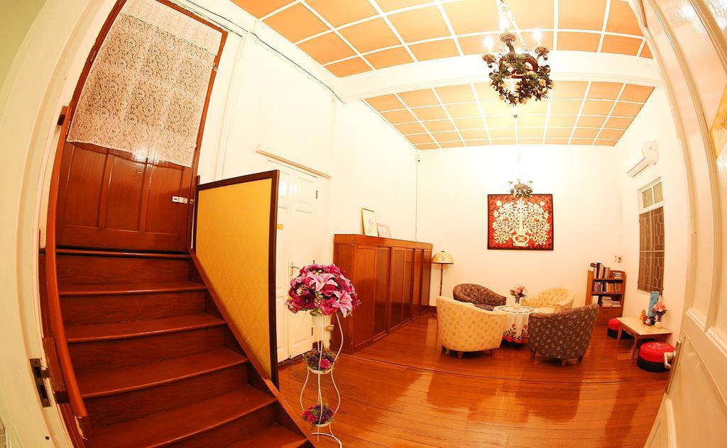 The Myth - Sud Sathorn Bed & Breakfast Bangkok Exterior photo