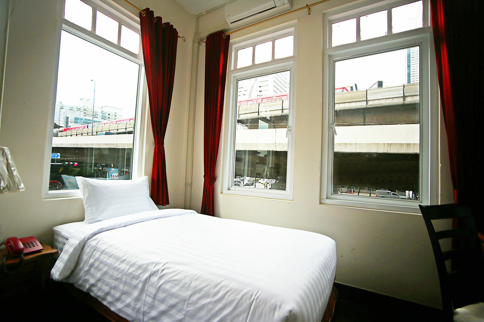 The Myth - Sud Sathorn Bed & Breakfast Bangkok Exterior photo